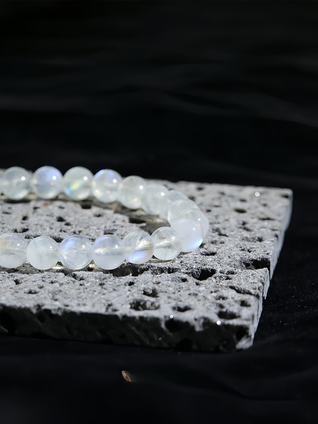 Collector-Grade Natural India Near-Glass Body Moonstone Bracelet with Strong Blue Flash-FanLin